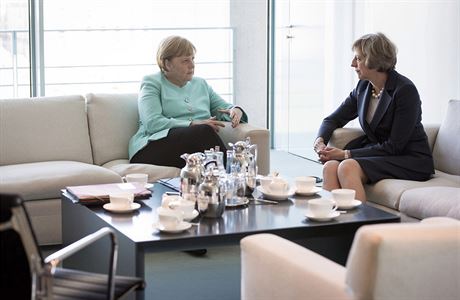 Nmeck kanclka Merkelov s britskou ministerskou pedsedkyn Mayovou.