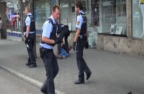 Policie v Reutlingenu zadrela 21letého útoníka