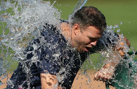 Ice Bucket Challenge podstoupil i Theo Epstein z vedení klubu amerického...