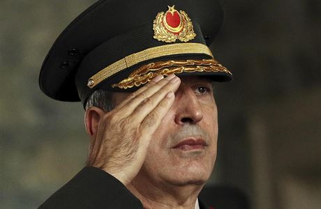 Generál Hulusi Akar, hlava turecké armády.