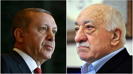 Díve spojenci, dnes nepátelé. Turecký prezident Recep Tayyip Erdogan (vlevo)...