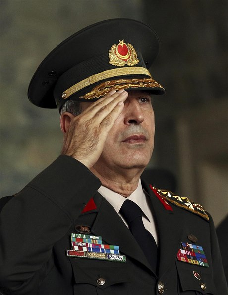 Generál Hulusi Akar, hlava turecké armády.