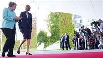Nmeck kanclka Merkelov s britskou ministerskou pedsedkyn Mayovou.
