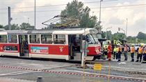 V Sokolovsk ulici se srazila tramvaj s nkladnm autem.