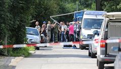 Muž postřelil v Ostravě exekutora a ženu samopalem. Policisté ho zastřelili