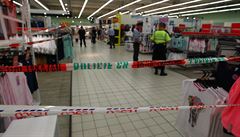 V obchodním centru v Praze na Andlu byla zabita ena. ást prodejny je...