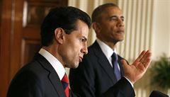 Prezident Mexika Peno Nieto a prezident USA Barack Obama.