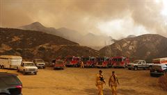 Požár ohrožuje Kalifornii. Hasiči evakuovali tisíce lidí i útulek pro tygry