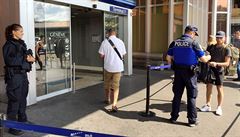 výcarská policie vechny cestující u vstupu na enevském letiti Cointrin.