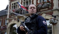 Policista zajišťuje radnici v místě útoku | na serveru Lidovky.cz | aktuální zprávy