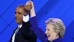 Pedvolební spojenci. Barack Obama a Hillary Clintonová.