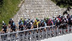 Cyklisté na Tour de France zakusili první ze ty alpských etap.
