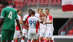 Slávisté oslavují gól Milana Škody. | na serveru Lidovky.cz | aktuální zprávy