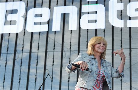 Zpvaka Hana Zagorov vystoupila 30. ervence na hudebnm festivalu Bentsk!...