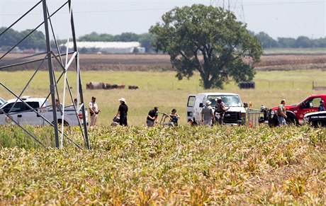 ást horkovzduného balónu, který v sobotu ráno spadl na pole poblí texaského...