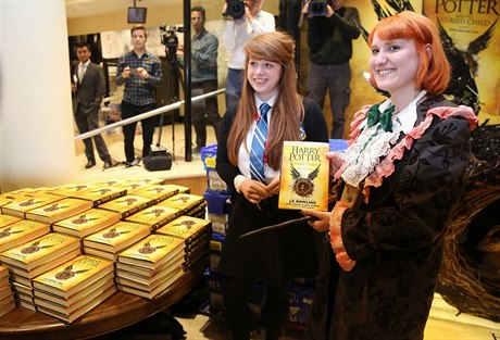 (ilustraní snímek) Prodej knihy Harry Potter a Prokleté dít.