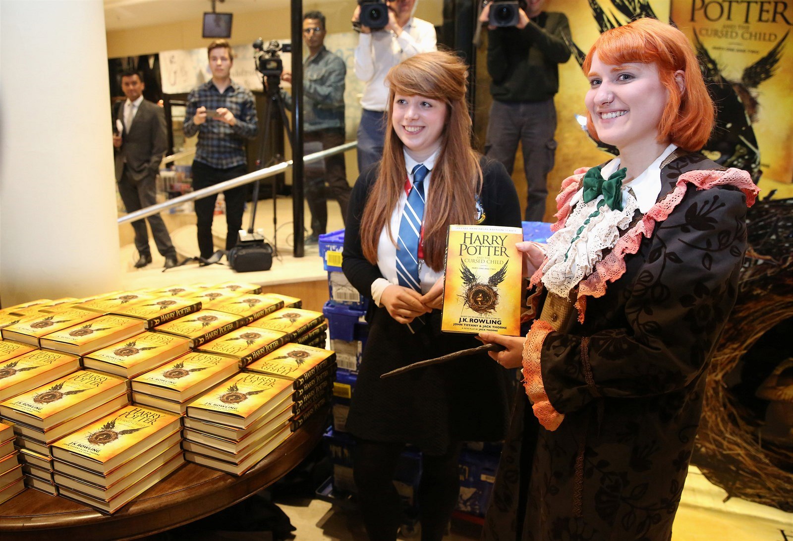 (ilustra�ní snímek) Prodej knihy Harry Potter a Prokleté dít�.