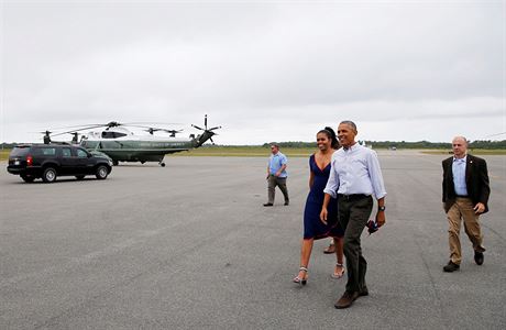 Obama s rodinou zahjil na ostrov Marthas Vineyard svou dovolenou.