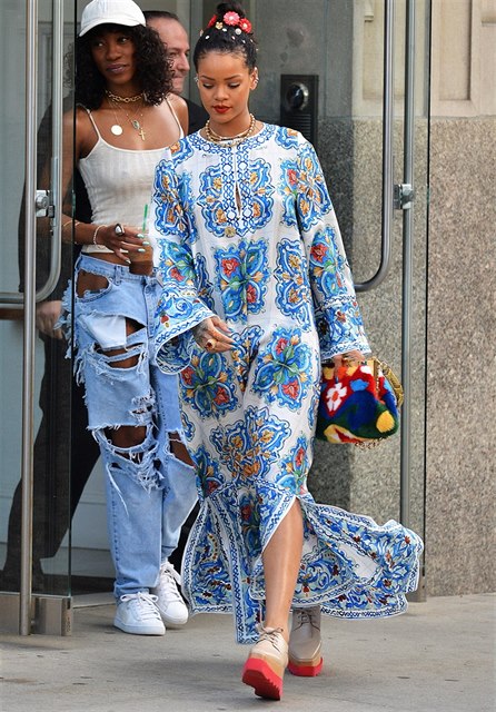 Na nákupech v nm byla spatena (a vyfotografována) teba módní ikona Rihanna