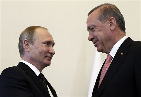 Vladimir Putin a Recep Tayyip Erdogan v Petrohradu.
