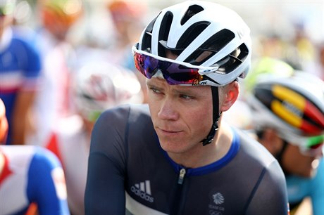 Britský cyklista Christopher Froome čeká na zahájení silničního závodu na OH v...