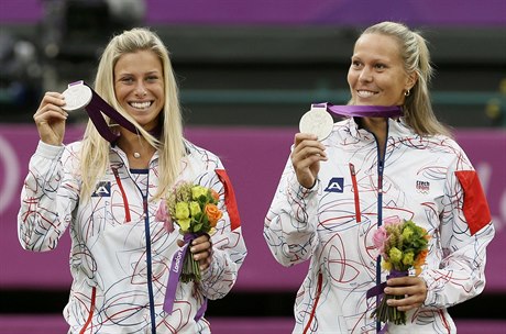 Lucie Hradecká a Andrea Hlaváková dorazily na vyhláení v holínkách