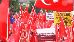 Tisce Turk vyly v Koln nad Rnem do ulic. Oslavovaly prezidenta Erdogana