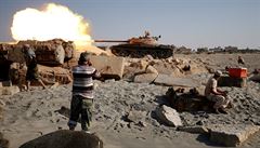 Sovtský tank T-55 slouí v Libyi k boji s Islámským státem.