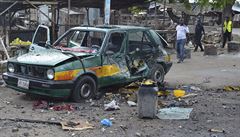 Vrak auta, které vybouchlo pi explozi zpsobené teroristickou organizací Boko...