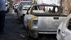 Vyho�elé auto, výsleddek násilných nepokoj� v brazilském m�st� Natal.