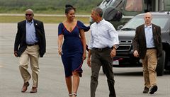 Obama s rodinou zahájil na ostrov Marthas Vineyard svou dovolenou.