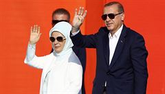 Turecký prezident Recep Tayyip Erdogan se svou enou Emine Gulbaranovou.