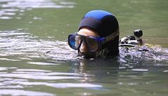 Potápěči hledají ve vodách Dyje chlapce