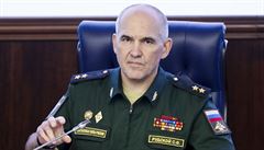 Generálporuík Sergej Rudskoj z generálního tábu ruské armády hovoí o...