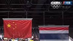 ínské plavce a stelce uvítaly na ceremoniálech prapory, které proslulé rudé...