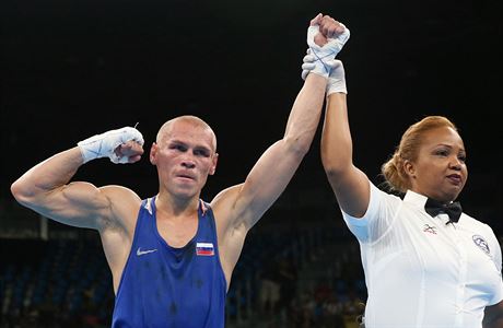 Vladimir Nikitin slav postup do dalho kola boxerskho turnaje ve vze do 64...