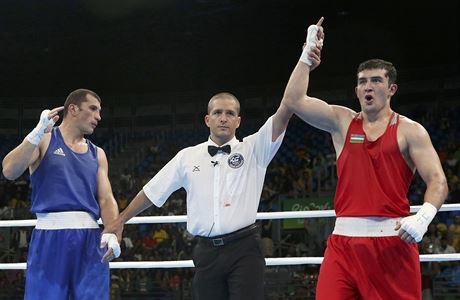 Olympijsk box - Uzbek Rustem Tulaganov slav postup do tvrtfinle vhy nad 91...