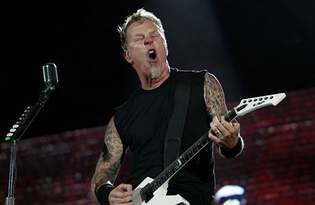 James Hetfield pi nedávném koncertu Metalliky v Abú Dhabí