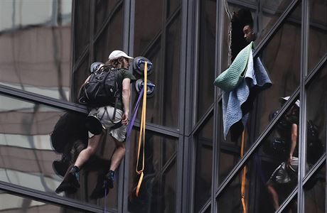 Policie zadrela mue, který se po Trumpov mrakodrapu rozhodl vylézt pomocí...