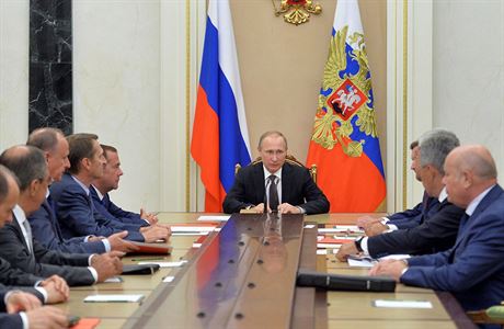 Vladimir Putin pedsedá zasedání ruské bezpenostní rady kvli aktuálnímu dní...