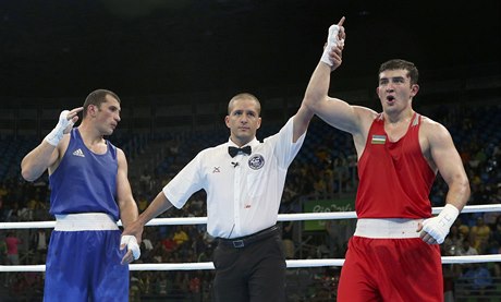 Olympijsk box - Uzbek Rustem Tulaganov slav postup do tvrtfinle vhy nad 91...