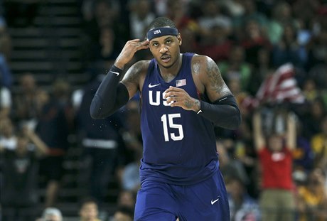 Obrat Amerian ídil trojkami Carmelo Anthony.