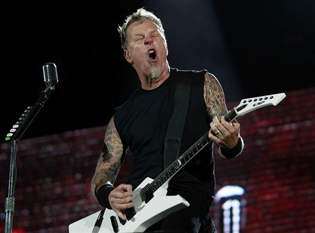 James Hetfield pi nedávném koncertu Metalliky v Abú Dhabí