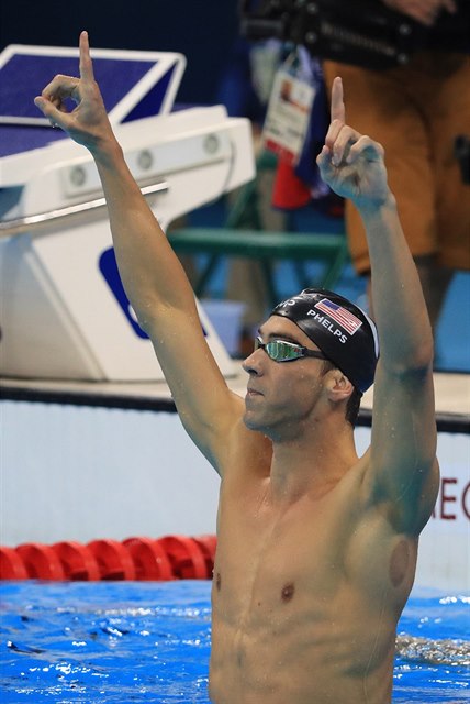Michael Phelps vyhrál krátkou polohovku na hrách potvrté za sebou.