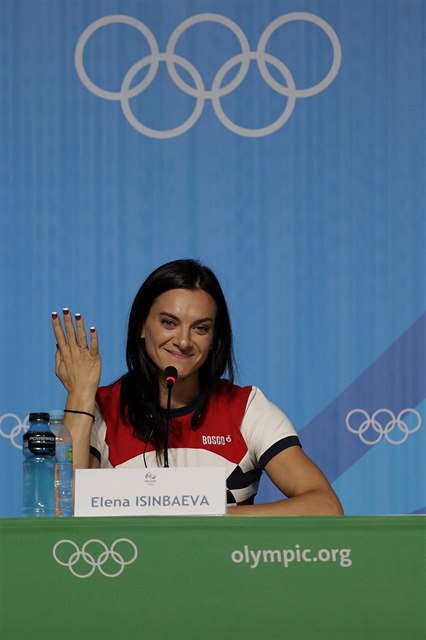 Jelena Isinbajevová na tiskové konferenci v brazilském Riu.