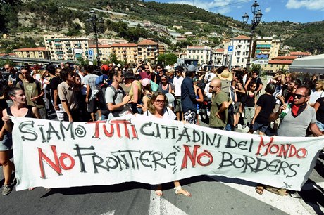 Stejn jako ve francouzském Calais nebo eckém Idomeni pitom i zde stojí v...