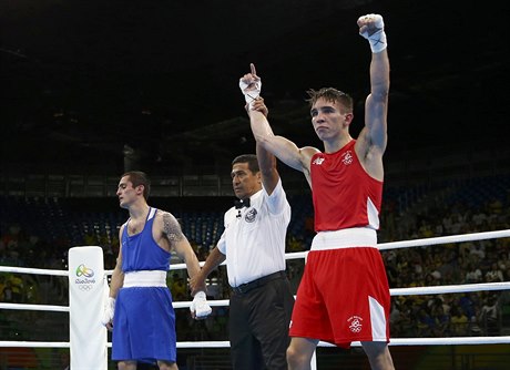 Irský boxer Michael Conlan po tvrtfinálové poráce na olympijských hrách v Riu...