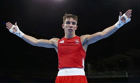 Irský boxer Michael Conlan po tvrtfinálové poráce na olympijských hrách v Riu...