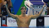 Michael Phelps se raduje z triumfu v zvod na 200 metr motlek.