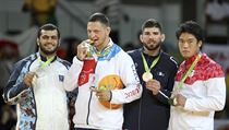 Čtveřice medailistů. Ázerbájdžánce Gasimova (vlevo) vyřadil Krpálek ve finále,...